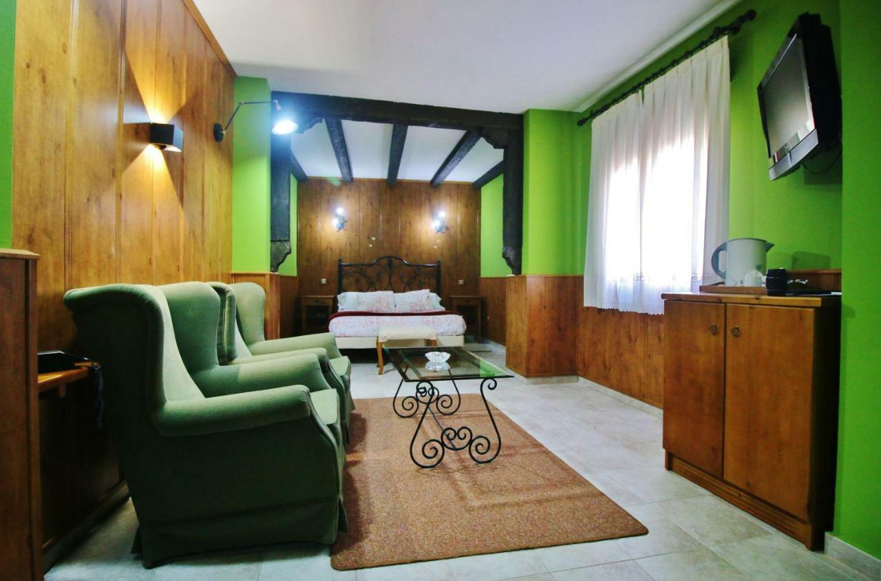 Posada Del Camino Real Torrelaguna Exterior photo